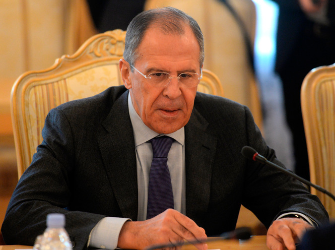 МИД России отмечает, что «Россия осознает свою ответственность за жизни соотечественников и сограждан на Украине и оставляет право взять людей под защиту».