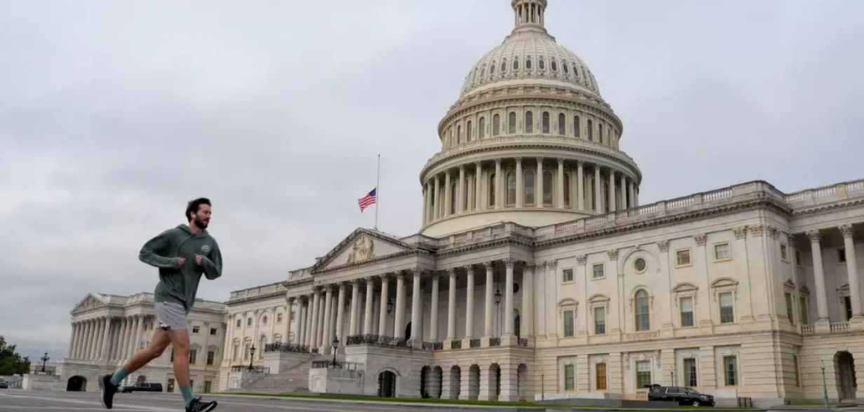 Конгресс США принял временный бюджет без помощи Киеву.