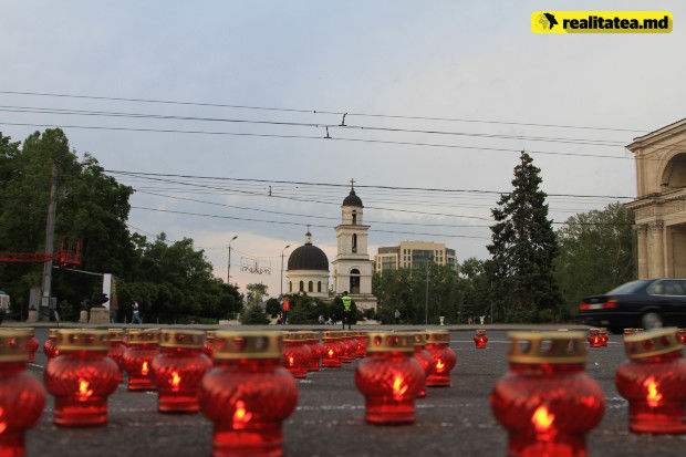 Sute de lumânări, aprinse în PMAN în memoria victimelor ocupației din 1812. Foto: realitatea.md