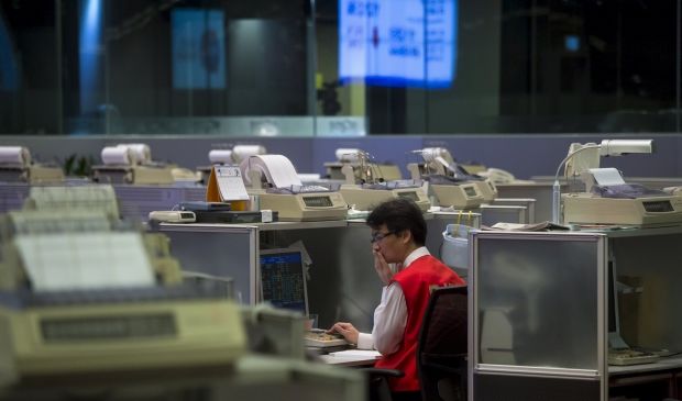 На закрытии торгов Shanghai Composite опустился до 3725,56.