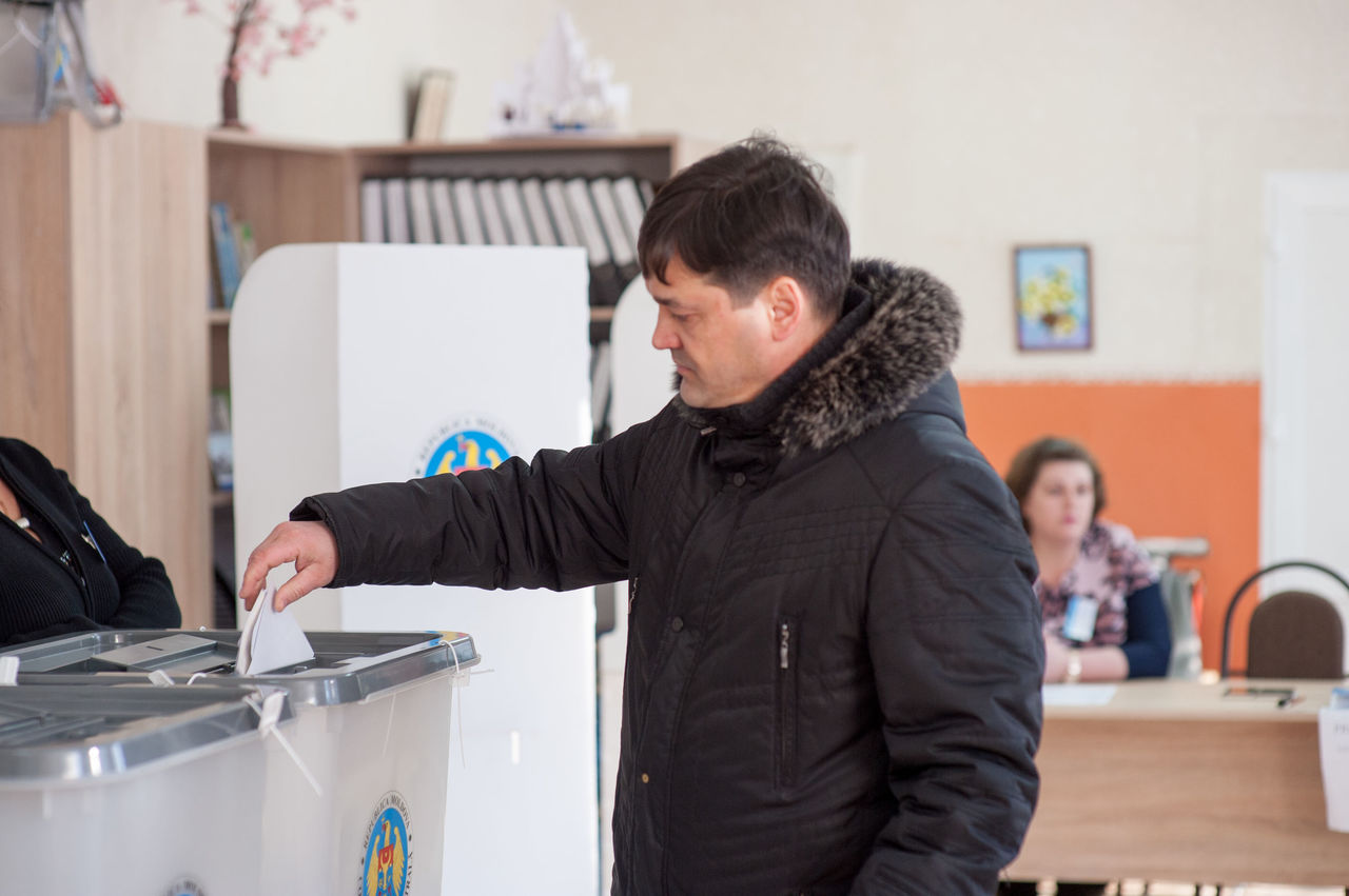 По данным ЦИК на 14.44 избирательная явка составила 34,71%.