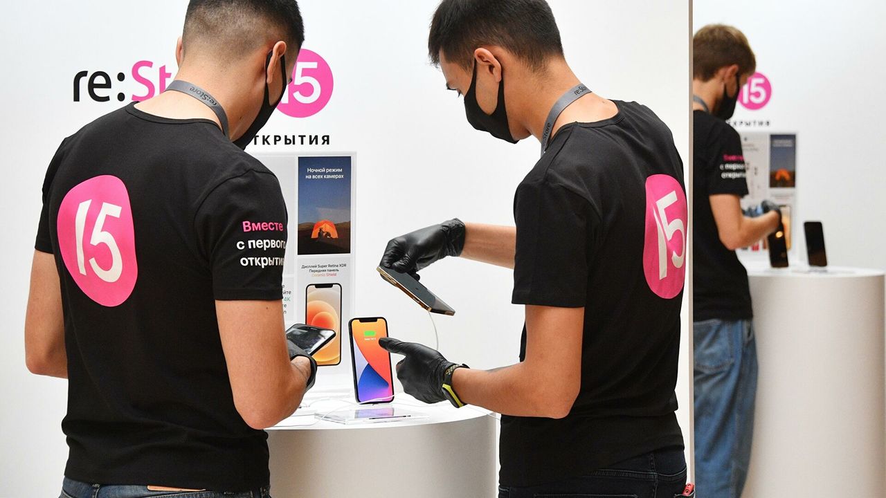 Смартфоны Apple могут получить чехол с охлаждением. Фото: ria.ru.