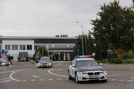 Патрульные инспекторы будут руководить дорожным движением на путях следования и местах парковки автомобилей делегации. Фото: Facebook/Inspectoratul Național de Patrulare al IGP.