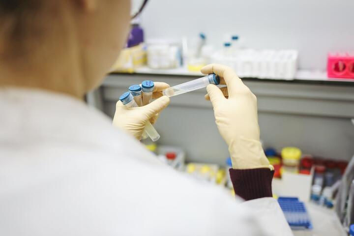 Oamenii de știință fac progrese în terapia cancerului bacterian.
