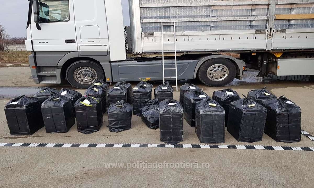 Țigări, ascunse într-un TIR. Detaliul care a stârnit suspiciunea