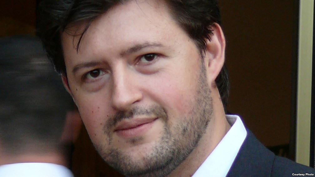 Andrei Popov, recunoaște într-o postare plasată pe contul său de facebook că Plahotniuc e cel mai influent om din PDM și din țară.