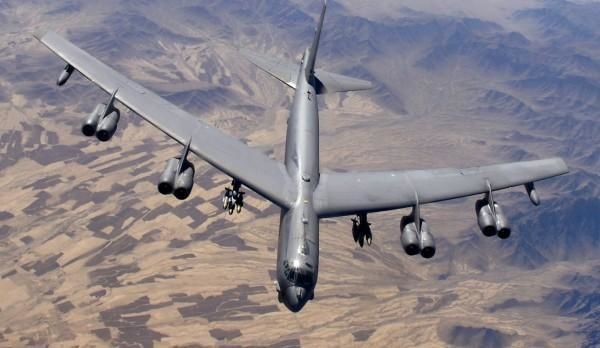 Шесть американских бомбардировщиков B-52 облетят страны НАТО.