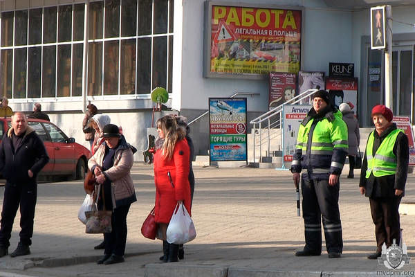 В Приднестровье «Бабушкин патруль» выявляет пешеходов-нарушителей.