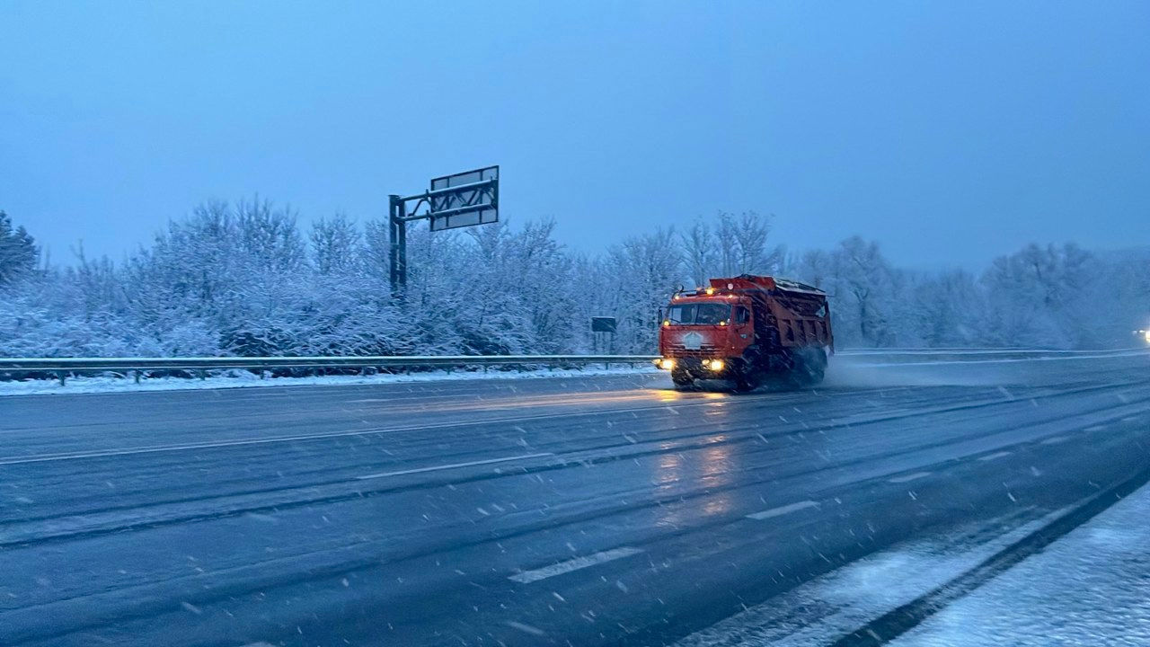 Drumurile din Moldova, pregătite pentru iarnă: 466 de utilaje, mobilizate la nivel național.