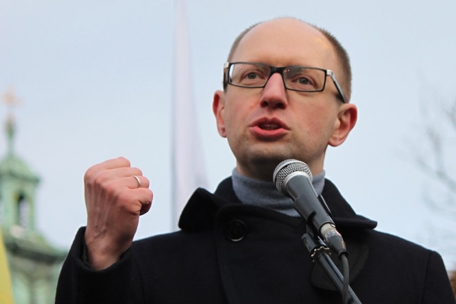 Арсений Яценюк заявил, что Украина не отдаст России ни дюйма своей страны.