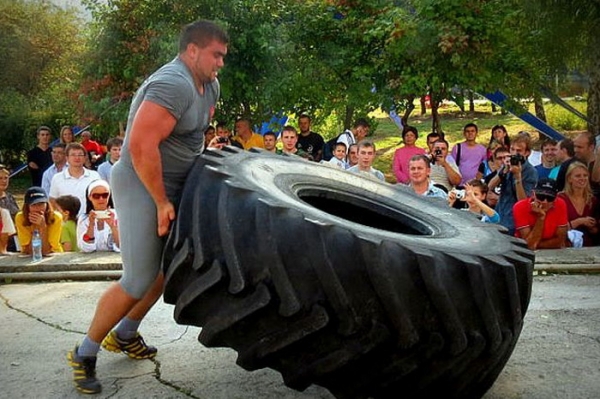 El a relatat pentru ziarul „Комсомольская правда” că pasiunea faţă de sport a început de la 6 ani... cu şahul.