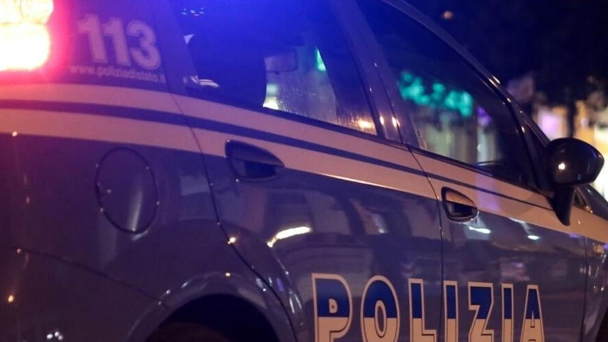 Membrii unei bande din Moldova, arestați în Italia: Jefuiau magazine cu ajutorul unor mașini furate.