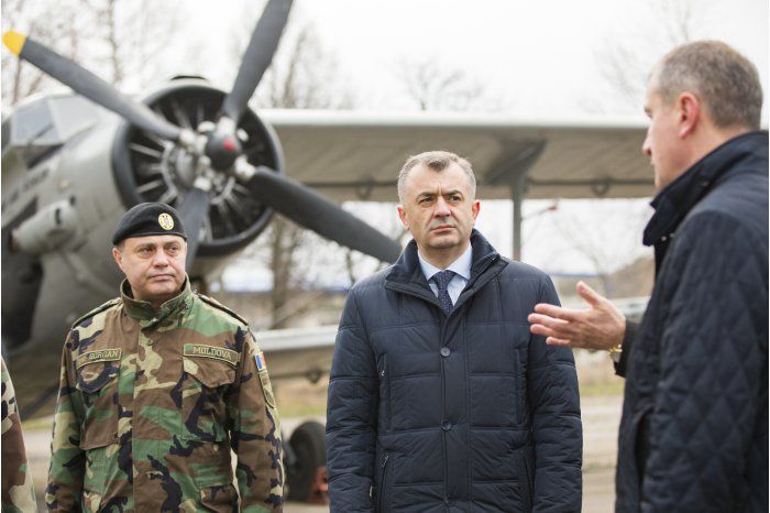 Премьер Кику проинспектировал аэропорты в Мэркулештах и Бельцах.