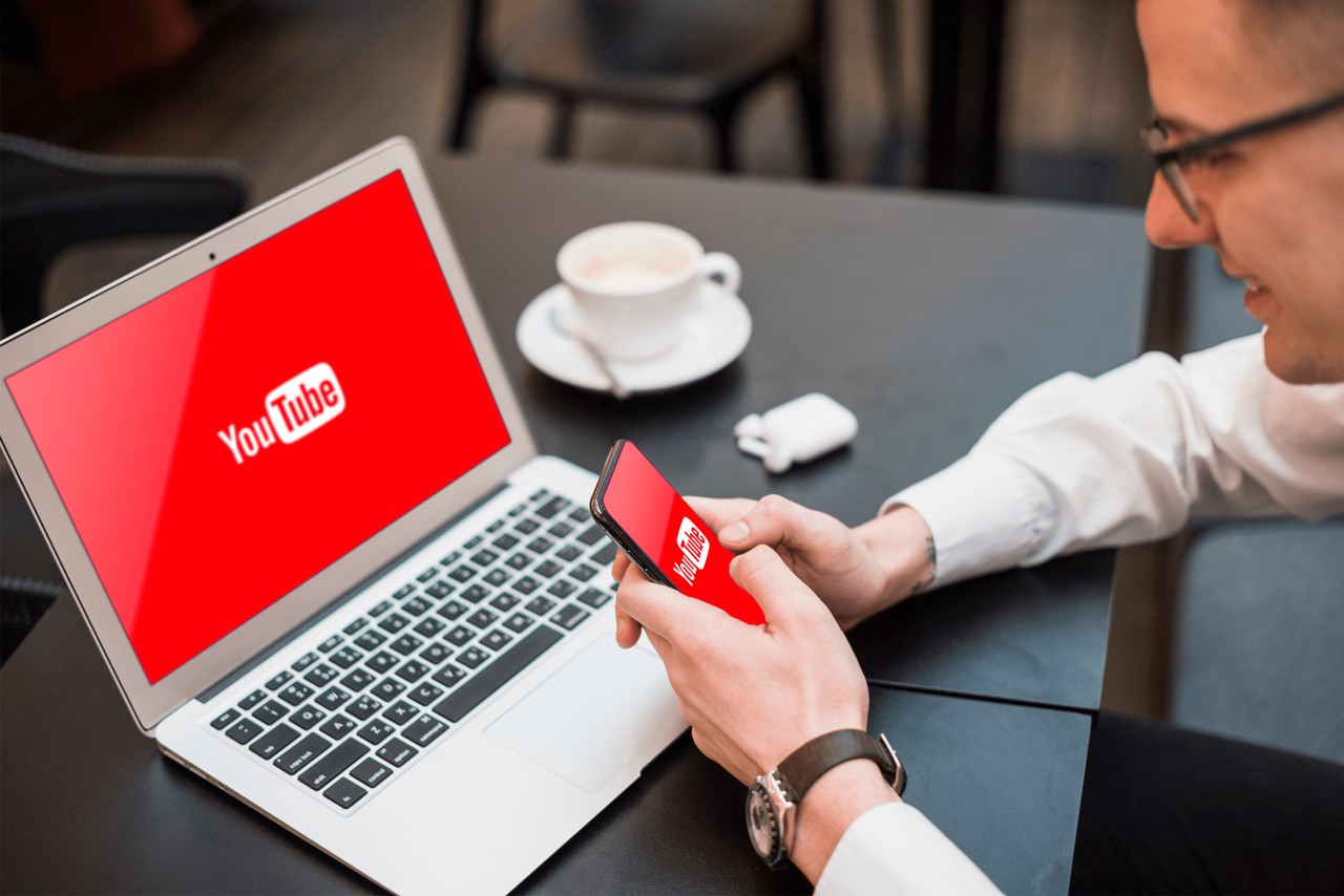 YouTube запланировал добавить покупки товаров из видео в 2022 году.