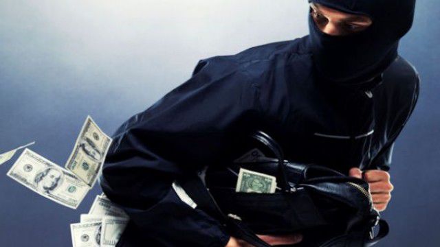 Doi tineri sunt căutaţi de poliţie pentru jaf. Foto: evz.ro