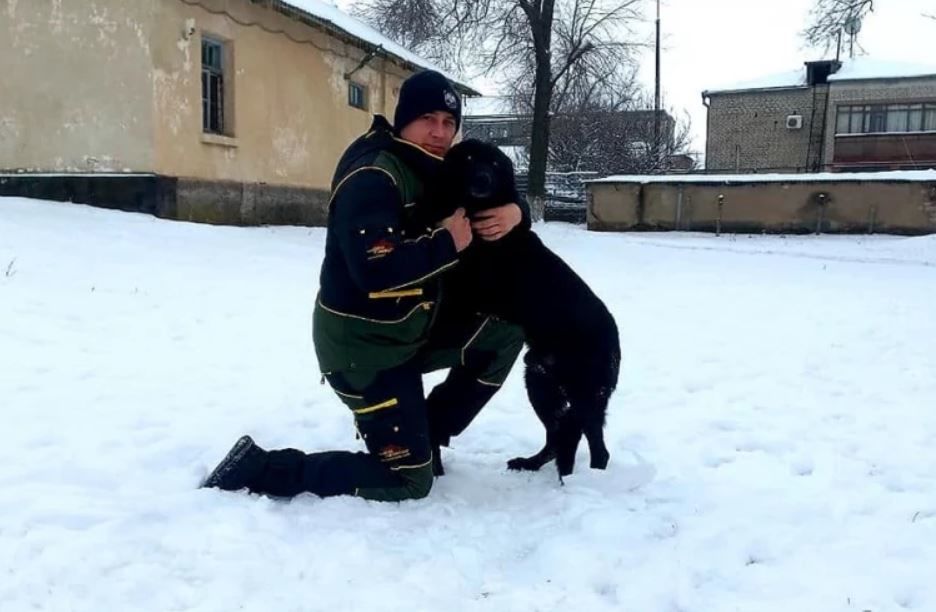 Служебная собака Пограничной полиции почетно "выходит на пенсию".