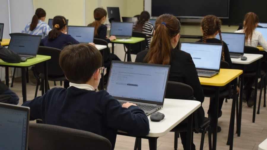 Prima testare digitală națională: Peste 3.200 de elevi și-au evaluat competențele.