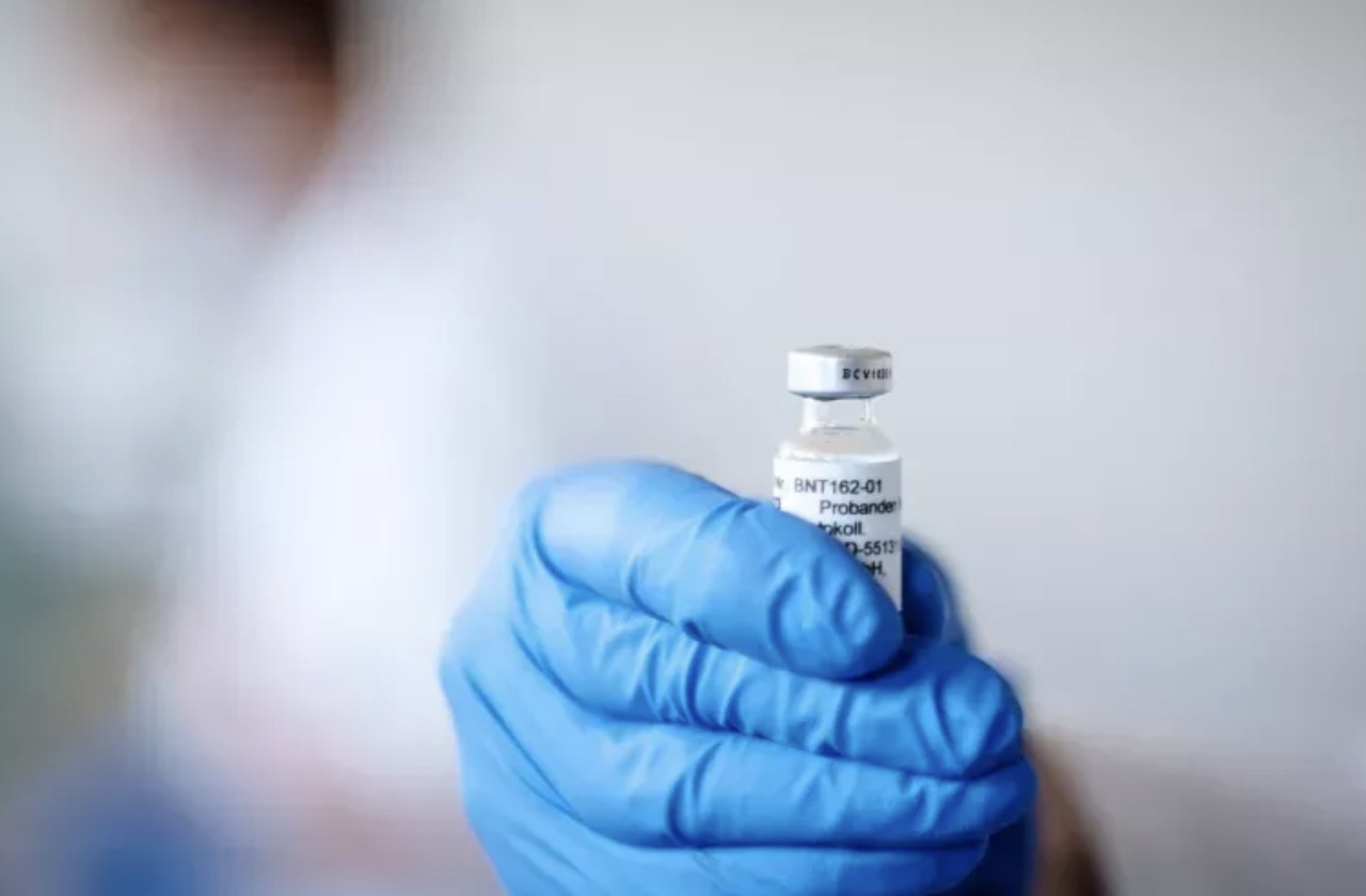 Действующие и бывшие советники из Новых Анен привились Pfizer вне очереди.