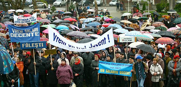 Учителя продолжат протесты на следующей неделе.