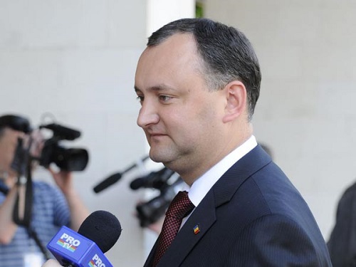 Додон утверждает, что уход первого заместителя председателя ДПМ Влада Плахотнюка из парламента связан с кризисом внутри партии.