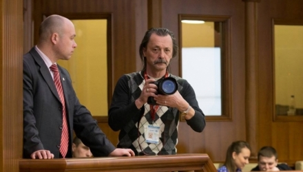 Fotoreporterii nu mai au acces în plenul Parlamentului. Aceștia vor putea face fotografii numai zece minute la începutul ședinței.
