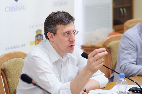 Dorin Chirtoacă spune că va veni cu iniţiativa de formare a unei coaliţii în municipiul Chişinău.