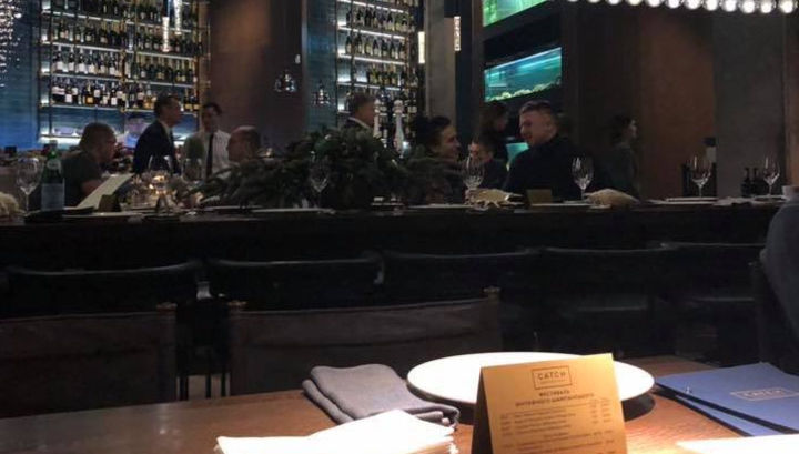 Порошенко пристыдили за ужин в элитном ресторане.