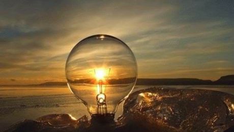 Tariful la electricitate se va majora, dar nu în măsura în care solicită furnizorii. Foto: stireazilei.com