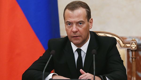 Дмитрий Медведев: "На Украине идет жесткая, грязная избирательная кампания по выборам президента".