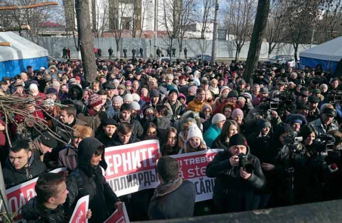 Ультиматум остался без ответа, но на улице нет бушующего моря людей.