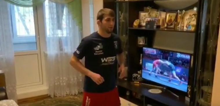 Молдавский борец Сакулцан сочинил несколько песен для своего альбома.