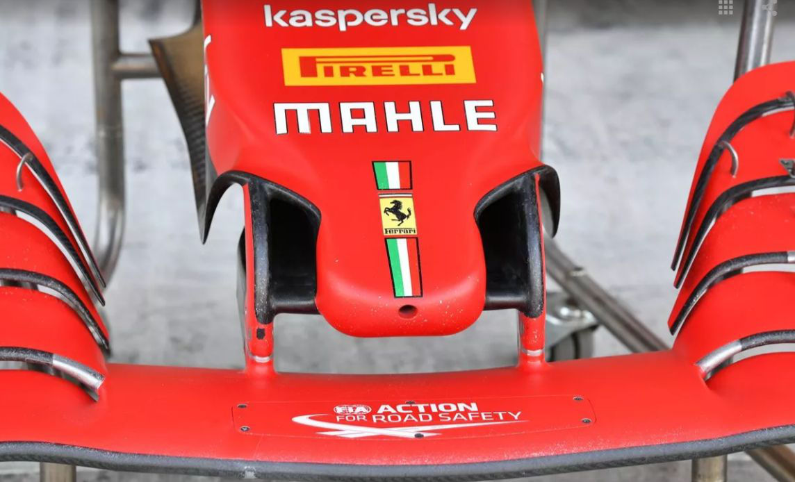Ferrari поменяла российского спонсора на румынского.