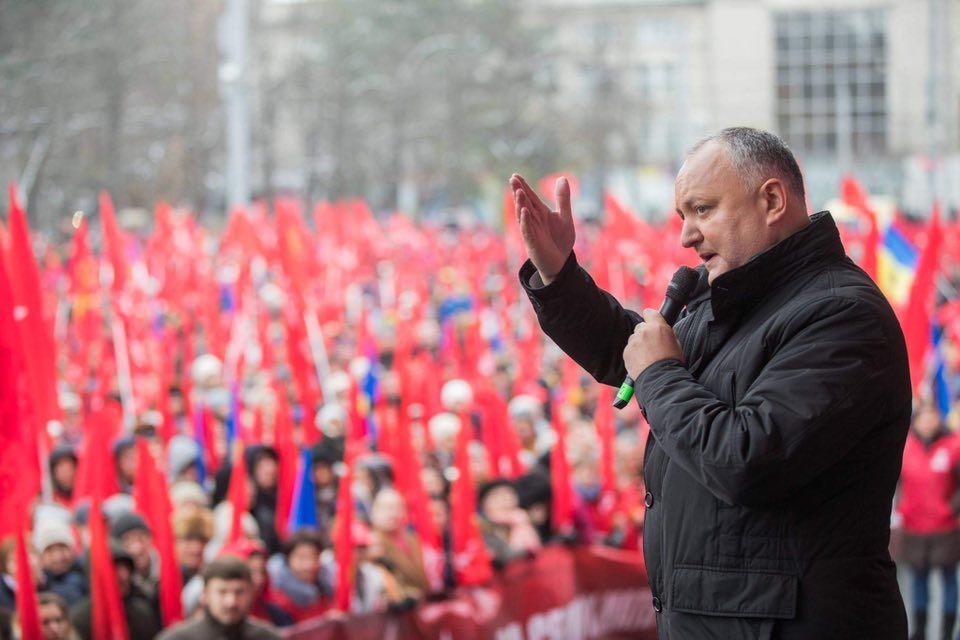 Социалисты приняли резолюцию о создании президентской республики.