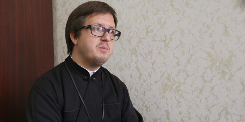 Начиная с 9 августа 2018 года священник Максим Мелинти может вновь совершать религиозные обряды. Фото: zdg.md.