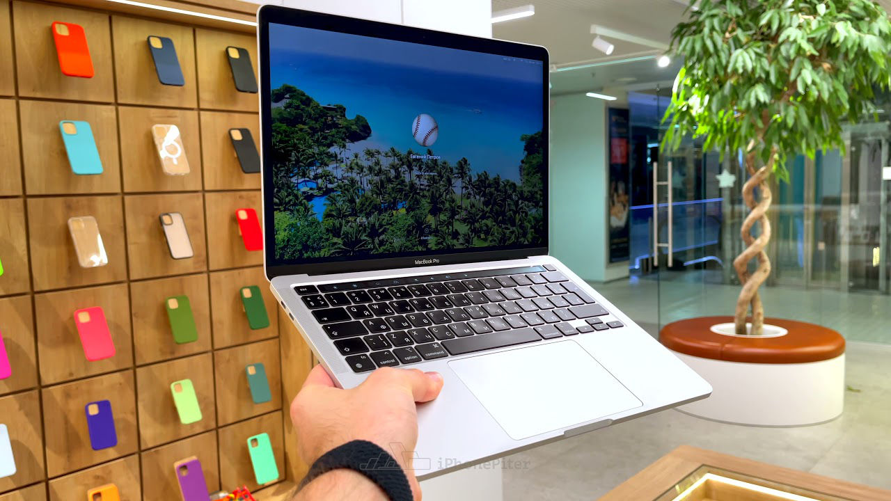 В России начались продажи ввезенных по параллельному импорту MacBook.