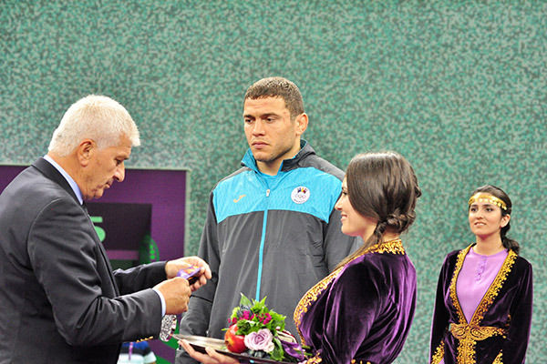 Борец Пётр Янулов стал вице-чемпионом Европы.