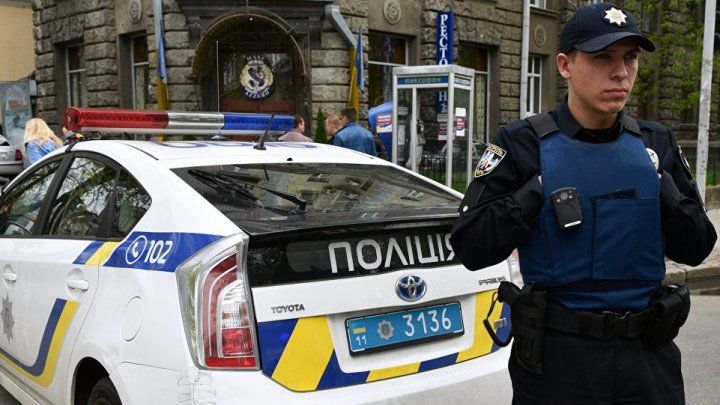 Alertă în Ucraina: Un bărbat a luat ostatici și spune că are explozibil