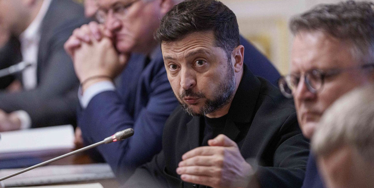 Зеленский: Если Лукашенко не уберет ретрансляторы для корректировки дронов, мы сделаем это.