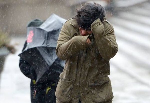 Meteorologii au emis un cod galben de vant puternic, valabil astazi si maine.
