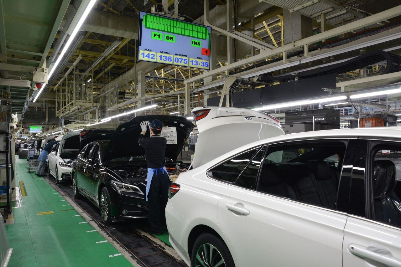 Toyota временно закроет пять автозаводов.