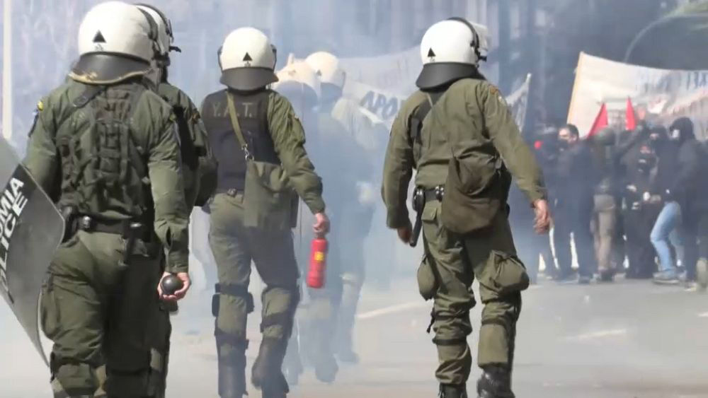Марши протеста в Греции закончились столкновениями с полицией.