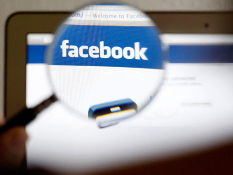 Общаясь со всем миром через соцсеть Facebook, у 500 миллионов людей создается ощущение, что они всегда на связи с сотней «друзей».