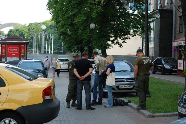 В состав съемочной группы телеканала "Россия 24" входили оператор и журналист.