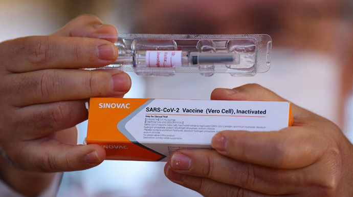 Турция заявила об эффективности китайской вакцины Sinovac на 91%.