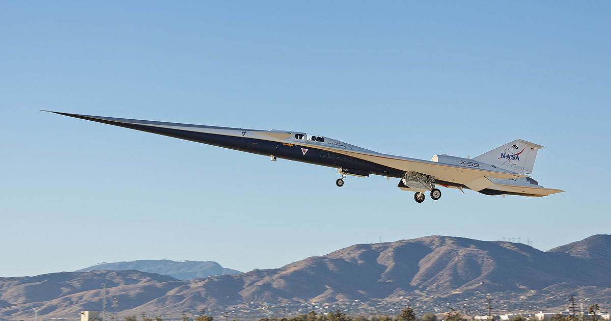 Primul zbor al avionului supersonic silențios X-59 în SUA, surprins de o cameră video.
