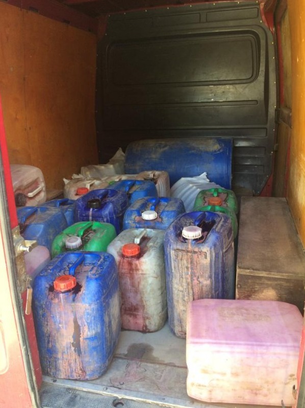 Planuri zadarnice. Un bărbat, golit de vameşi de aproape 400 litri de vin. 