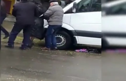 Страшное ДТП в столице: микроавтобус сбил женщину.