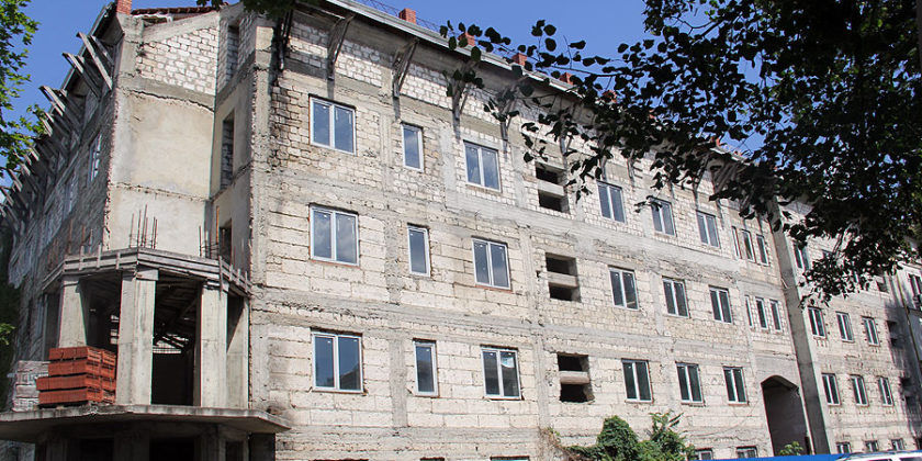 Clădirea de milioane uitată a Procuraturii. 
