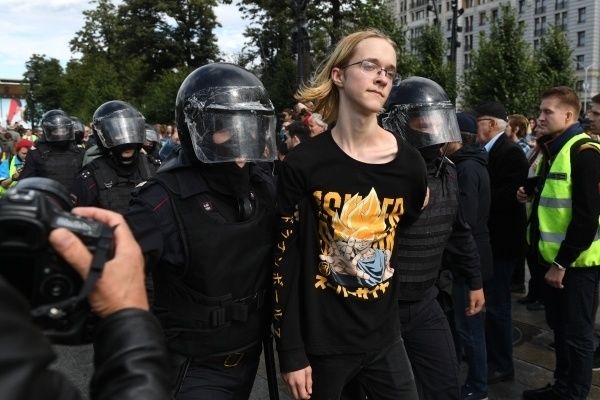 Почти всех задержанных на демонстрации в Москве подростков освободили.
