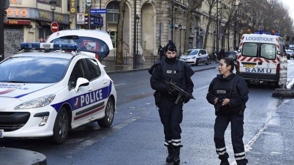 Trei imigranți arestați pentru canibalism la Paris. 